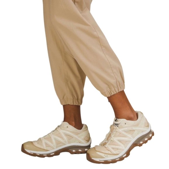 NWT LULULEMON LAB High Rise Woven Jogger in Trench - Size 2 - Picture 14 of 15